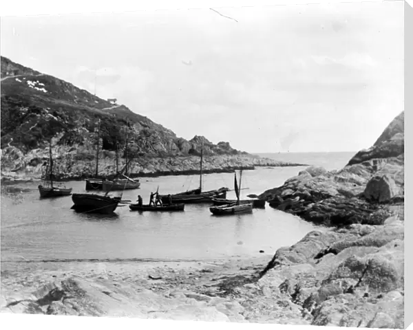 Cove below Harbour, Polperro, Cornwall. Early 1900s
