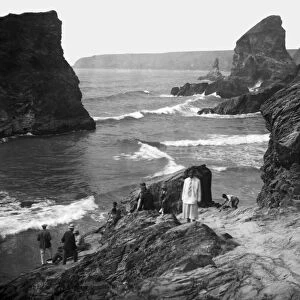 A party of people at Bedruthan Steps, St Eval, Cornwall. 1910-1920