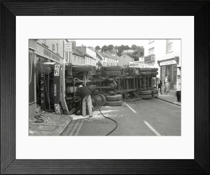 Framed Print : Lorry crash, Lostwithiel, Cornwall. September 1990 Framed Print : Lorry crash, Lostwithiel, Cornwall. September 1990