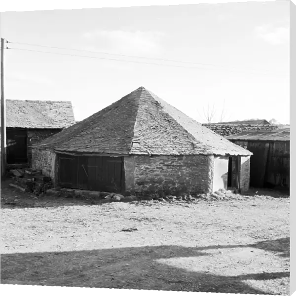 Capstan house, Hendra Farm, Pelynt, Cornwall. 1967