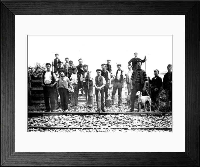 Framed Print : TRURI-RYund-1 Framed Print : TRURI-RYund-1