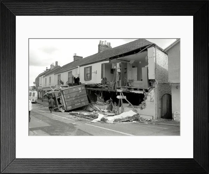 Framed Print : TRURI-2017-5-23