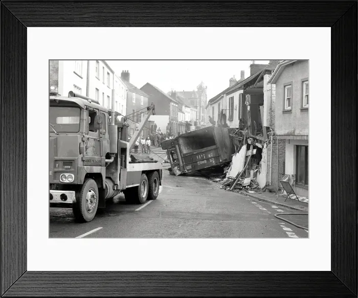 Framed Print : TRURI-2017-5-25