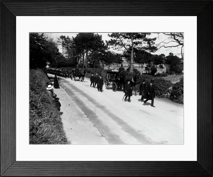 Framed Print : TRURI-TRUhrn-30