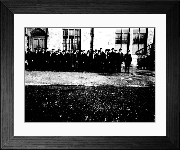 Framed Print : TRURI-TRUwwf-16