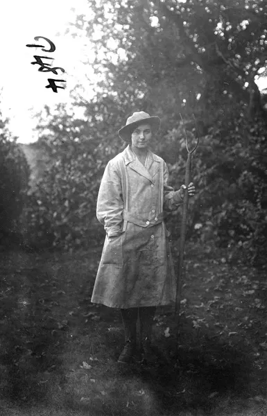 Member of the First World War Womens Land Army, Tregavethan Farm, Truro, Cornwall. 1917