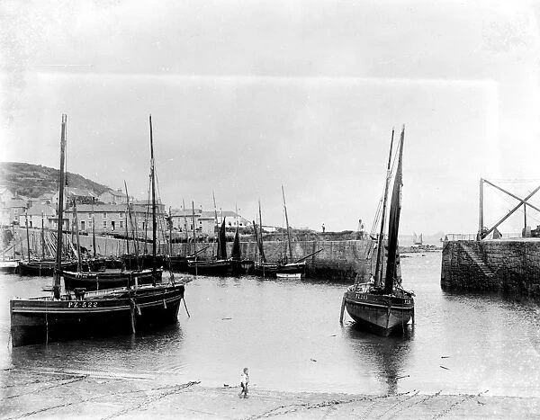 Mousehole harbour, Mousehole, Cornwall. 1898