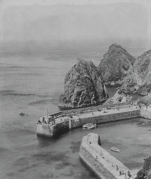 Framed Print : Mullion Cove (Porth Mellin), Mullion, Cornwall. Around 1900