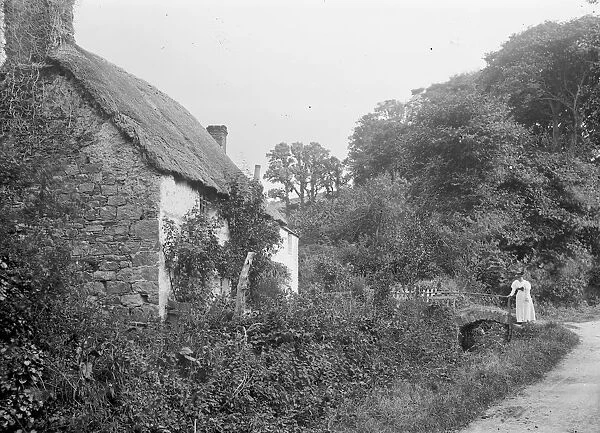 Thatched cottage in Bolingey Lane, Bolingey, Perranzabuloe, Cornwall. Early 1900s