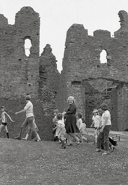 Toddler Trot, Restormel Castle, Lanlivery Parish, Cornwall. May 1980