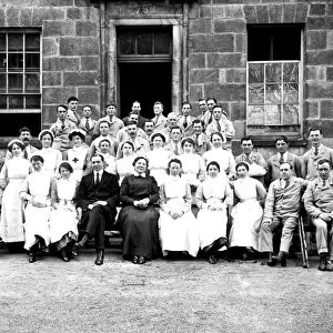 Patients and nurses outside the Royal Cornwall Infirmary, Truro, Cornwall. 1915-1916