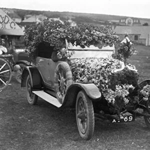 Standard car that won first prize for a decorated motor. Cornwall. 1923