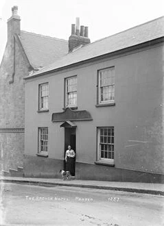 Penryn Collection: The Anchor Hotel, Quay Hill, Penryn, Cornwall. 1900s