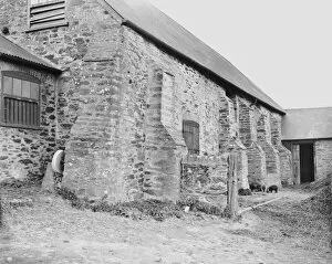 St Newlyn East Collection: Cargoll Farm barn, St Newlyn East, Cornwall. Probably early 1900s