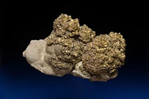 Images Dated 21st March 2019: Chalcopyrite on Baryte, Ecton Mine, Ecton Hill, Staffordshire, England