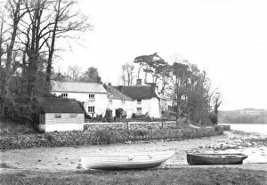 St Clement Collection: Creekside cottages, St Clement, Cornwall. Early 1900s