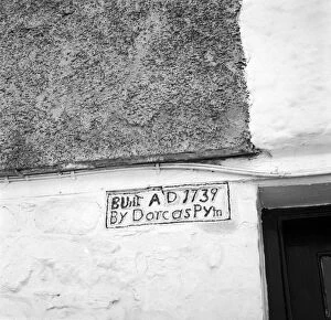 St Keverne Collection: Cut-stone in cottage wall, Commercial Road, St Keverne, Cornwall. 1978