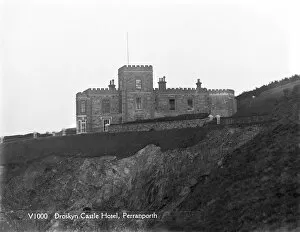 Images Dated 17th December 2018: Droskyn Castle Hotel, Perranporth, Perranzabuloe, Cornwall. Probably 1930s