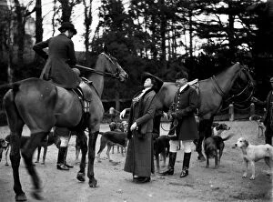 Images Dated 31st October 2016: The Fourburrow Hunt, Tregothnan Lodge, Tresillian, Cornwall. Around 1911