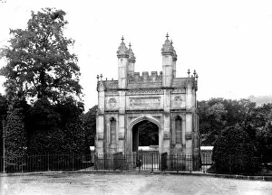 Helston Collection: Grylls Memorial Gate, Helston, Cornwall. Early 1900s