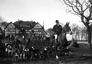Images Dated 16th October 2017: Hunt Meet, Roskrow House, Roskrow, St Gluvias, Cornwall. 1912