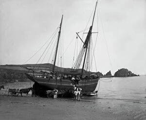 St Merryn Collection: Ketch Elizabeth loading cargo at Mother Iveys Bay, St Merryn, Cornwall. Early 1900s