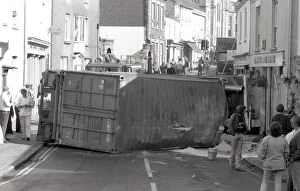 Images Dated 8th February 2018: Lorry crash, Lostwithiel, Cornwall. September 1990