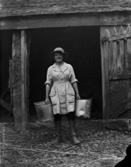 Images Dated 24th April 2017: Member of First World War Womens Land Army. Cornwall. May 1918