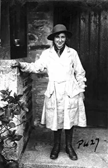 Images Dated 14th December 2019: Member of the First World War Womens Land Army, Tregavethan Farm, Truro, Cornwall. 1917