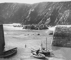 Images Dated 11th June 2019: Mullion Harbour, Mullion Cove (Porth Mellin), Mullion, Cornwall. Date unknown