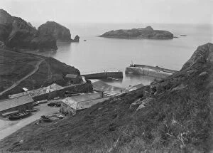 Images Dated 11th June 2019: Mullion Harbour, Mullion Cove (Porth Mellin), Mullion, Cornwall. Probably early 1900s