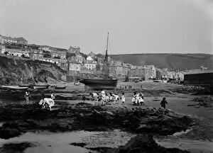 Images Dated 19th April 2018: Port Isaac harbour at low tide, Cornwall. Probably late 1906
