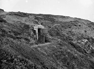 Images Dated 15th January 2019: Reverend Hawkers Hut, Morwenstow, Cornwall. 9th July 1913