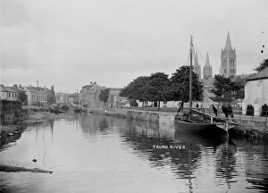 Images Dated 30th July 2019: River Kenwyn, looking towards Lemon Bridge, Truro, Cornwall. 1910-1920