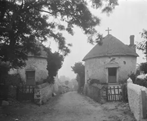 Images Dated 8th February 2018: Round houses, Pendower Road, Veryan, Cornwall. August 1910