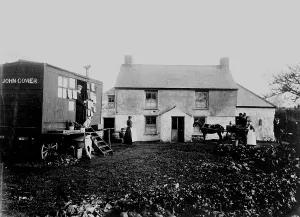 Samuel John Goviers photographic van by an unidentified cottage, presumably in West Cornwall. Early 1900s