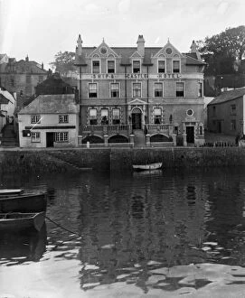 Images Dated 24th May 2016: The Ship and Castle Hotel, St Mawes, Cornwall. Early 1900s