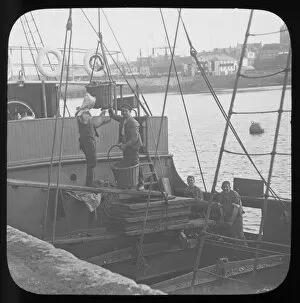 Ships Collection: Steamer coaling, Penzance Harbour, Cornwall. Early 1900s