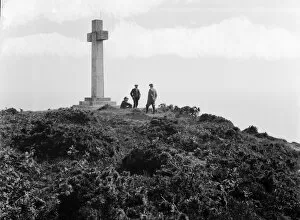 Gorran Haven Collection: The stone cross at Dodman Point, Cornwall. 7th June 1909