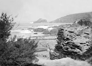 Images Dated 4th December 2018: A view over Newtrain Bay looking towards Roundhole Point, Trevone, Padstow, Cornwall. Early 1900s