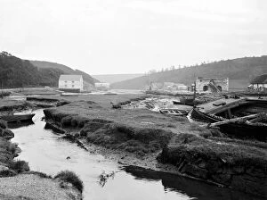 Images Dated 8th February 2018: A view down river from Gweek bridge, Cornwall. 12th July 1912
