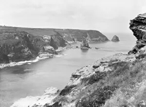 Images Dated 9th March 2018: A view of Short Island and cliffs, Trevalga, Cornwall. Probably 1925